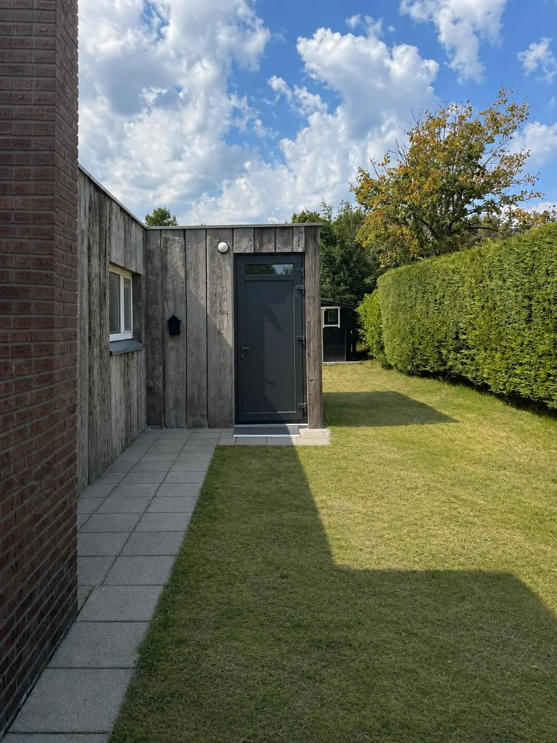 Voordeur en entree van vakantiehuis Hesselte